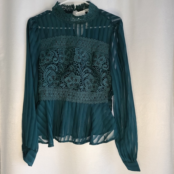 🆕️ Esmerald Green Long Sleeve Blouse - Picture 1 of 8
